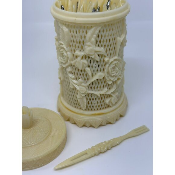 VTG 1978 AGiftCorp Round Ivory Rose Pierced Hors' d'oeuvres Box 5" Tall READ - Picture 8 of 10